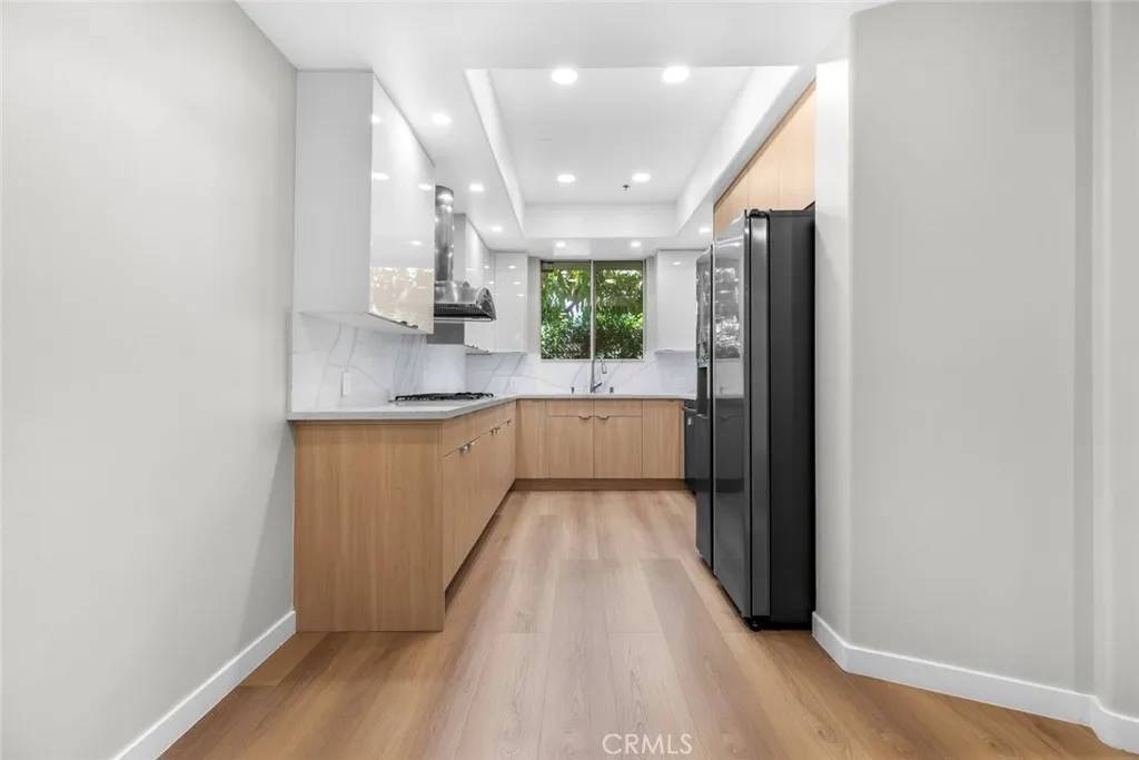 Studio City, CA 91604,12633 Moorpark Street #111