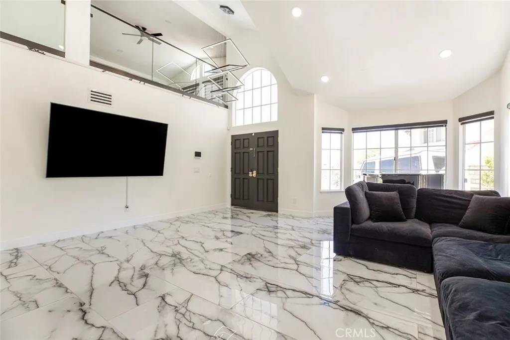 Saugus, CA 91390,20128 Cavern Court