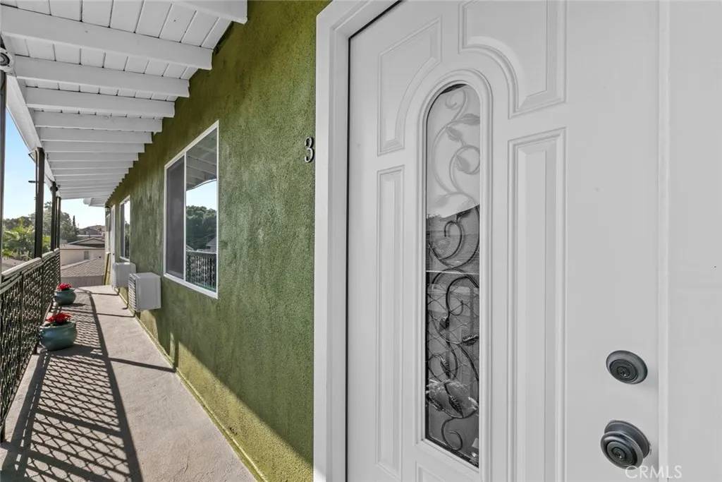 Los Angeles, CA 90033,142 S Savannah Street