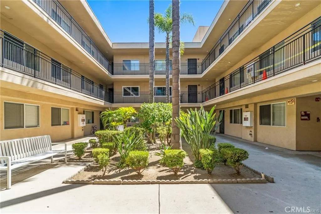North Hollywood, CA 91606,6339 Morse Avenue #202