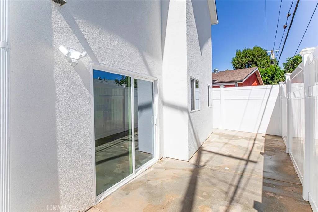 Reseda, CA 91335,6638 Lindley Avenue