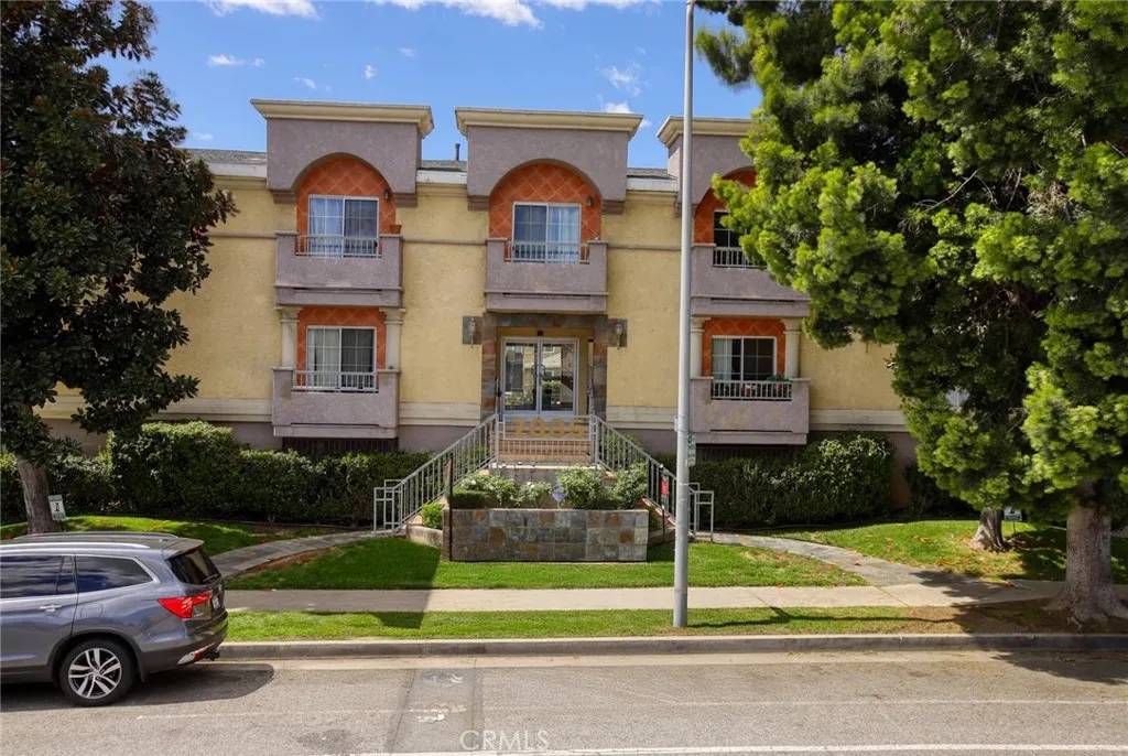 Van Nuys, CA 91406,7035 Woodley Avenue #204