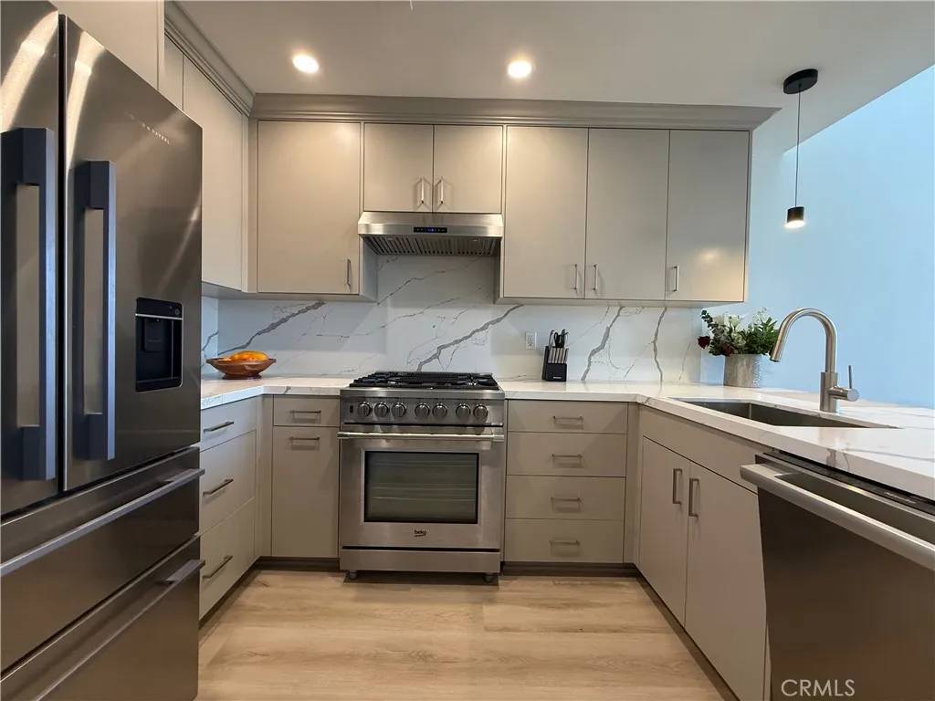 Encino, CA 91316,5325 Newcastle Avenue #321