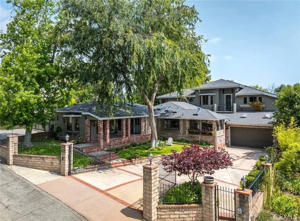 La Crescenta, CA 91214,2410 W Cinco Casitas Lane