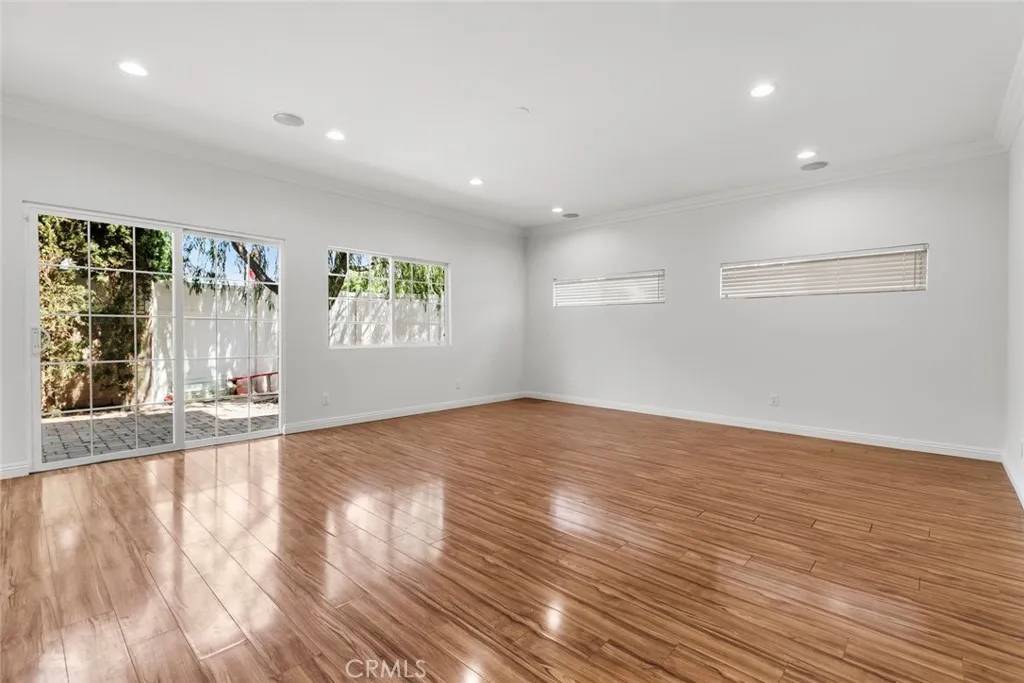 Van Nuys, CA 91406,15419 Valerio Street