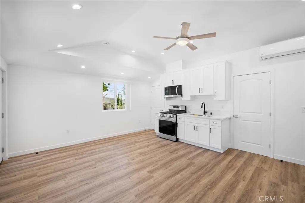 La Crescenta, CA 91214,5135 Finehill Avenue #A