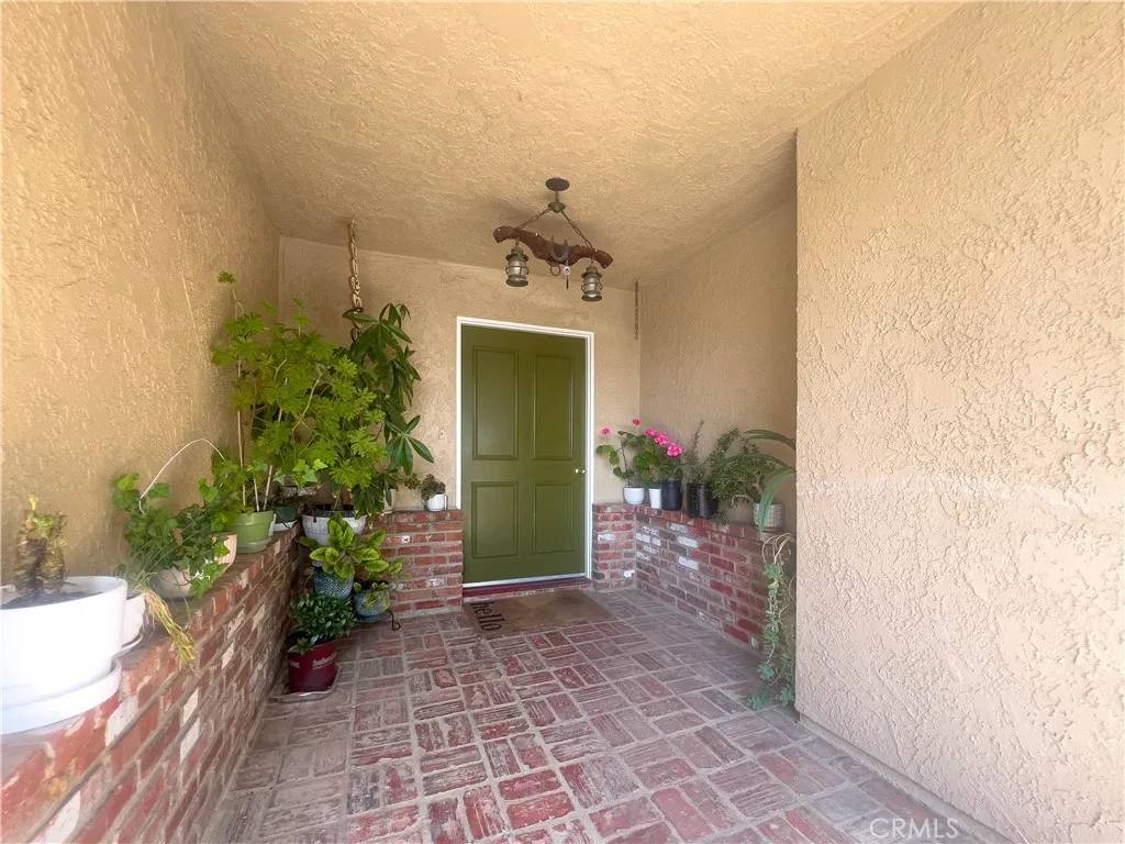 Sunland, CA 91040,9909 Helen Avenue
