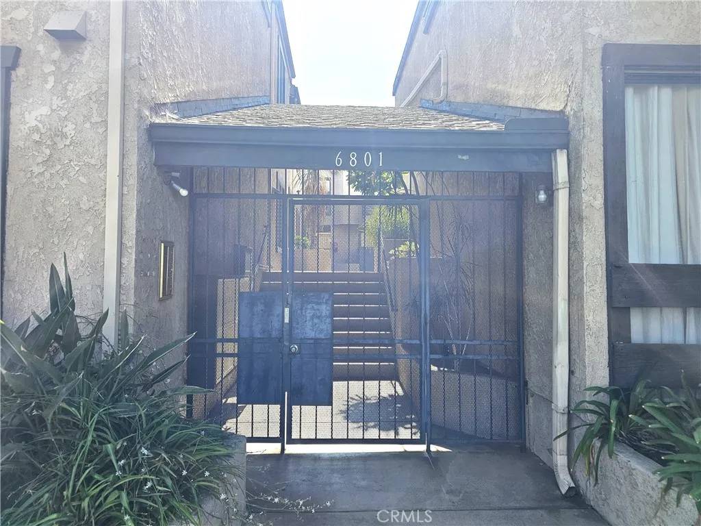 Van Nuys, CA 91405,6801 Mammoth Avenue #6