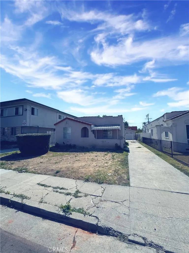 Los Angeles, CA 90016,2046 S Ridgeley Drive