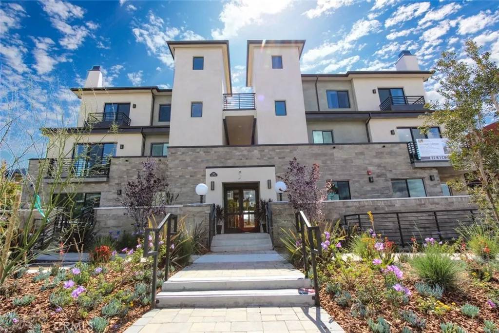 Glendale, CA 91203,330 Salem Street #103