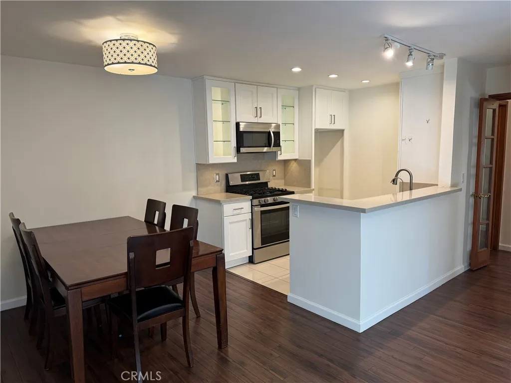 Glendale, CA 91203,365 Burchett Street #110