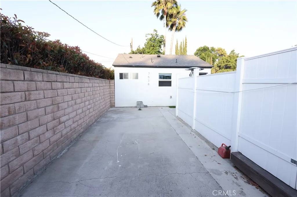 Van Nuys, CA 91406,7538 Gaviota Avenue