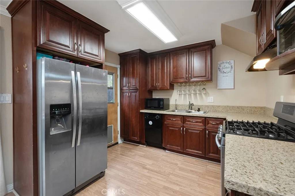 Northridge, CA 91325,17061 Roscoe Boulevard #6