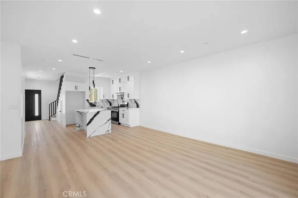 Sun Valley, CA 91352,8458 Glencrest Drive