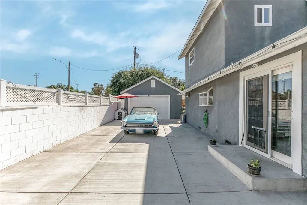 Burbank, CA 91506,417 N Lamer Street