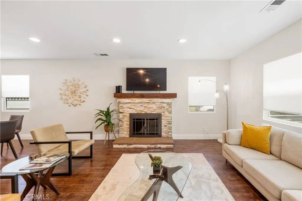 Burbank, CA 91506,321 N Keystone Street