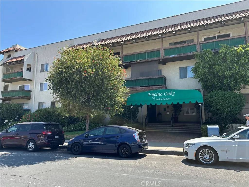 Encino, CA 91316,5460 White Oak Avenue #G101