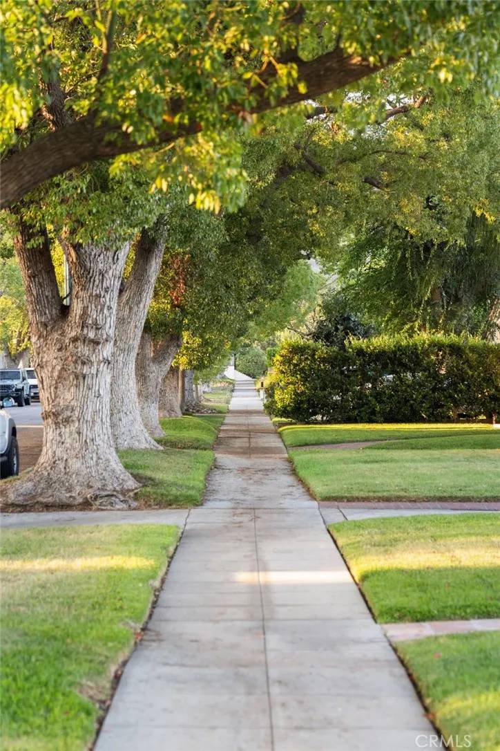 Glendale, CA 91202,1424 Bruce Avenue