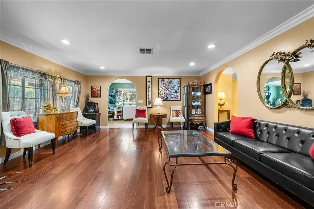 North Hollywood, CA 91606,6701 Hinds Avenue