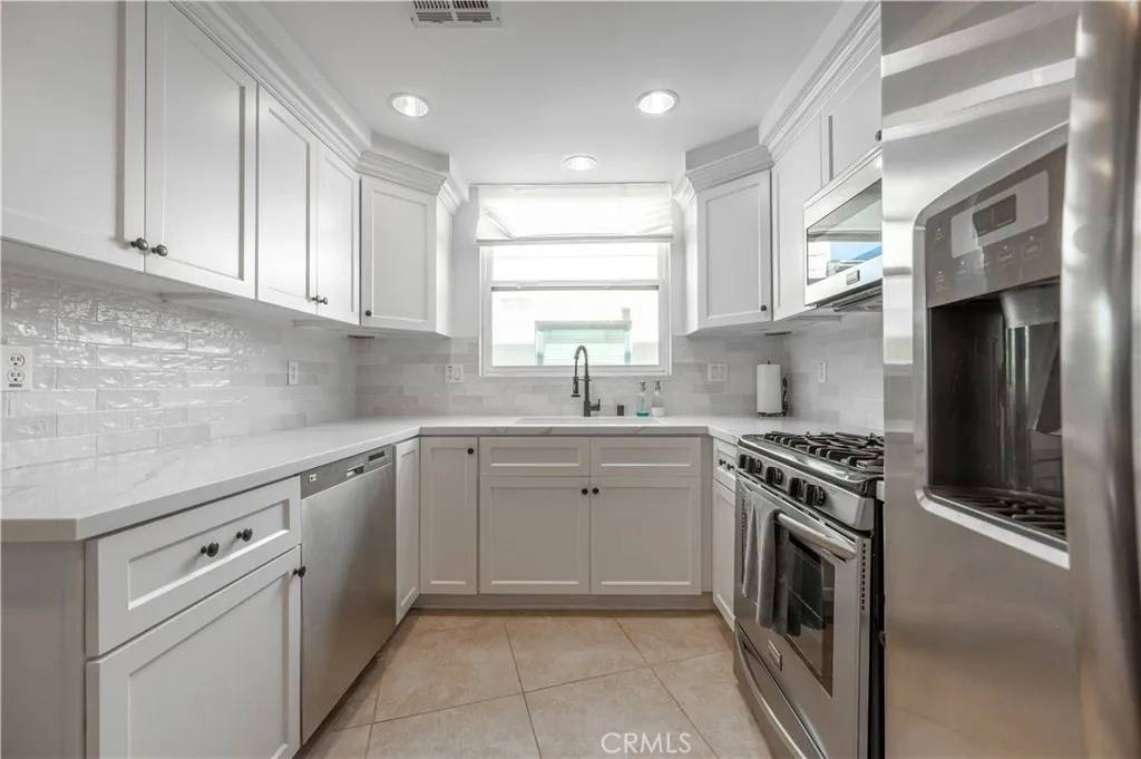 Pasadena, CA 91103,1448 N Fair Oaks Avenue #207