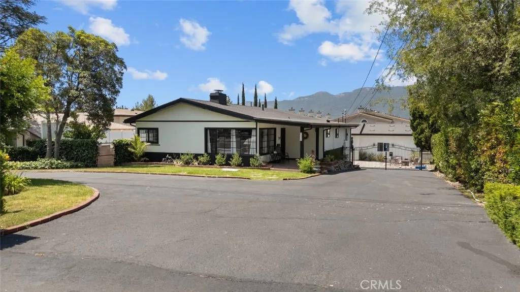 La Crescenta, CA 91214,2920 Fairmount Avenue