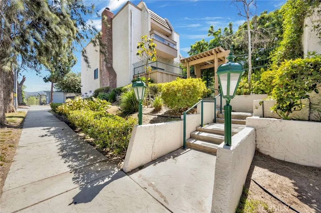 Encino, CA 91316,5533 Edward E Horton Lane #6
