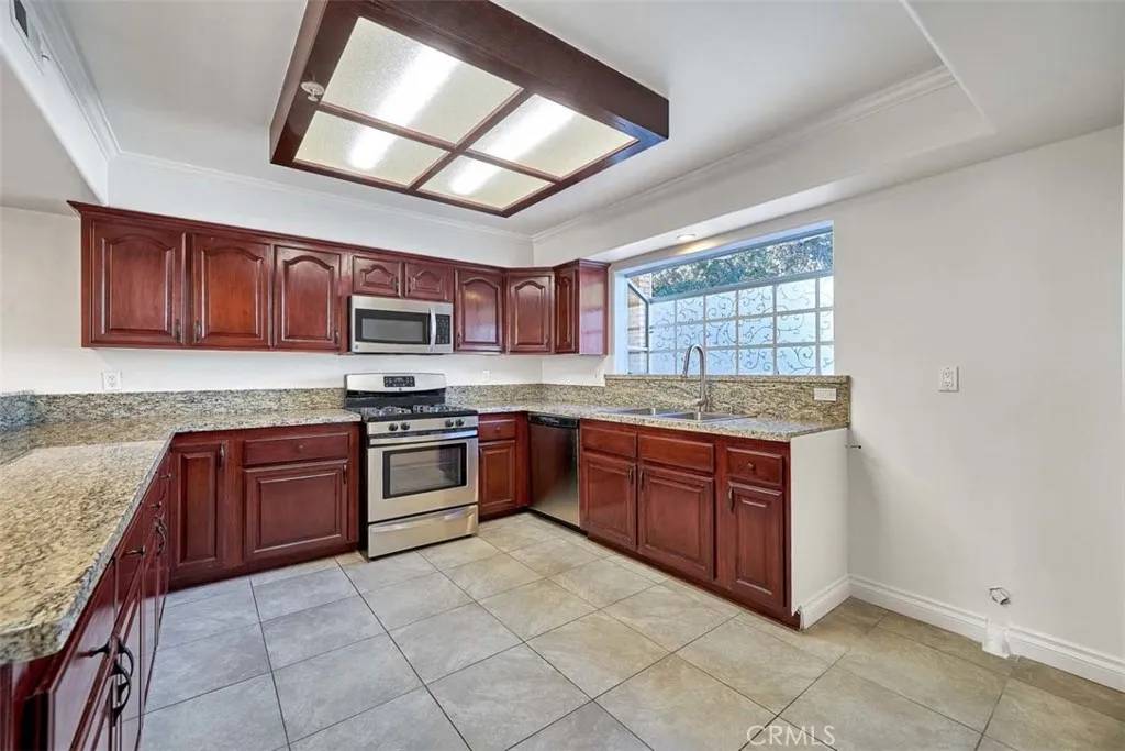 La Crescenta, CA 91214,3312 Honolulu Avenue #3
