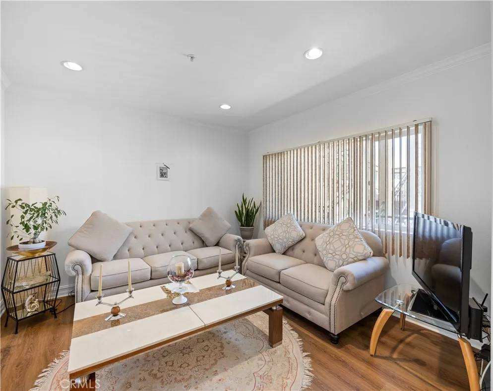 Burbank, CA 91501,565 E San Jose Avenue #204