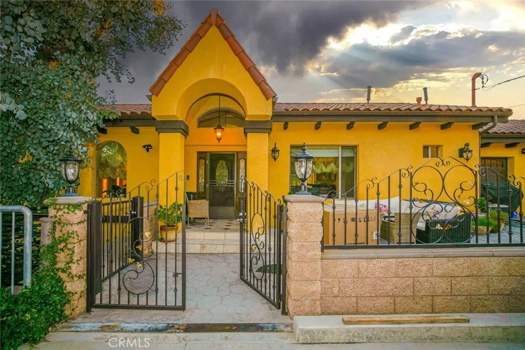 Sunland, CA 91040,9334 Wayside Drive