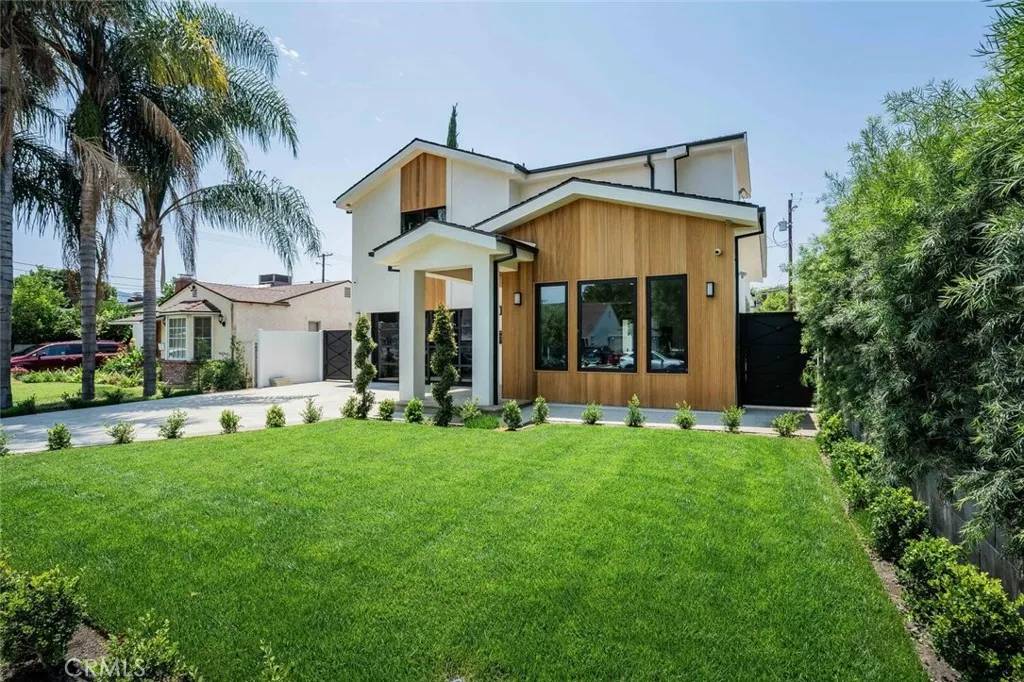 Burbank, CA 91506,521 N Sparks Street