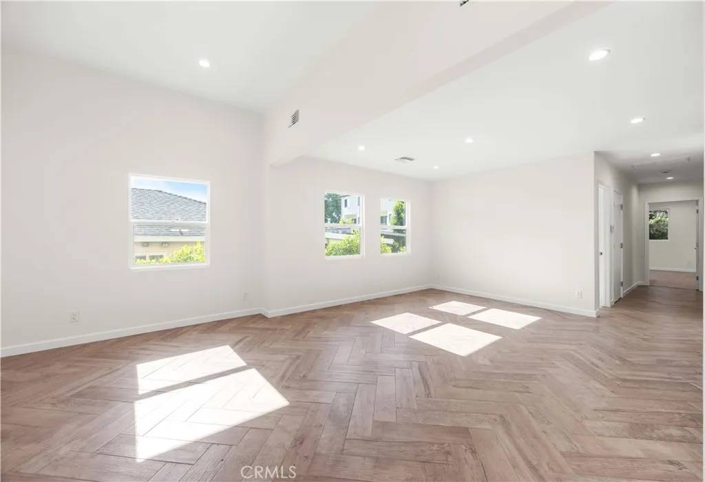 Tujunga, CA 91042,6903 Greeley Street