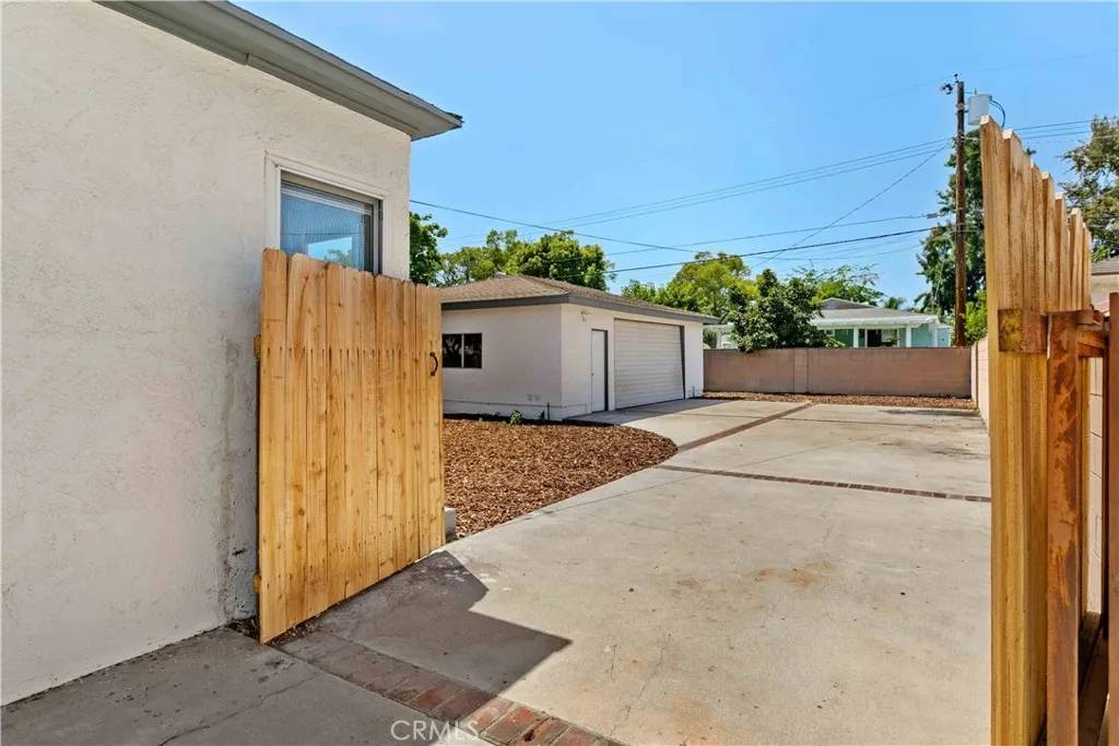 Burbank, CA 91505,2105 N Pass Avenue