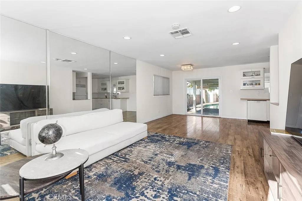 Panorama City, CA 91402,8827 Sylmar Avenue