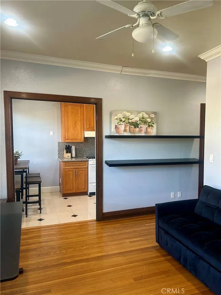 Los Angeles, CA 90006,2121 James M Wood Boulevard #121