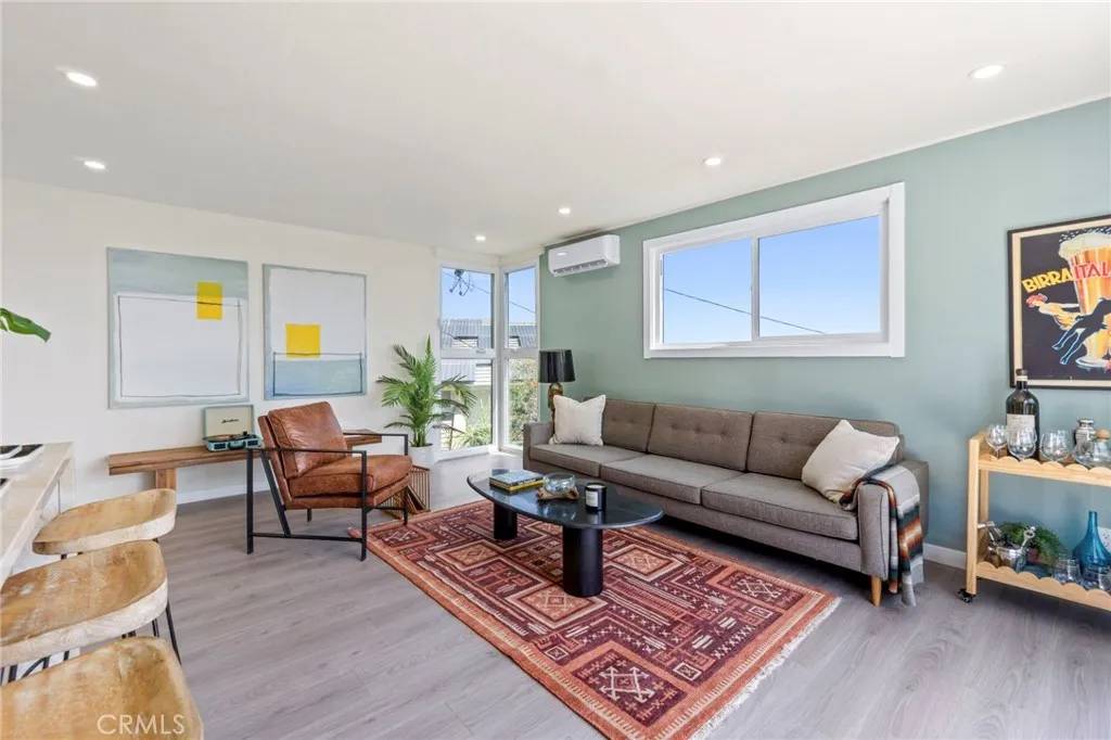 Los Angeles, CA 90068,7010 Loyal Trail