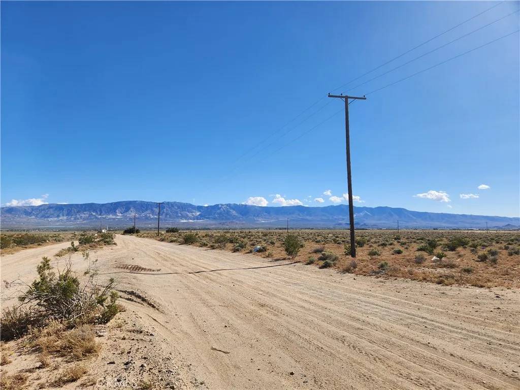 Lucerne Valley, CA 92356,14009 Fairlane