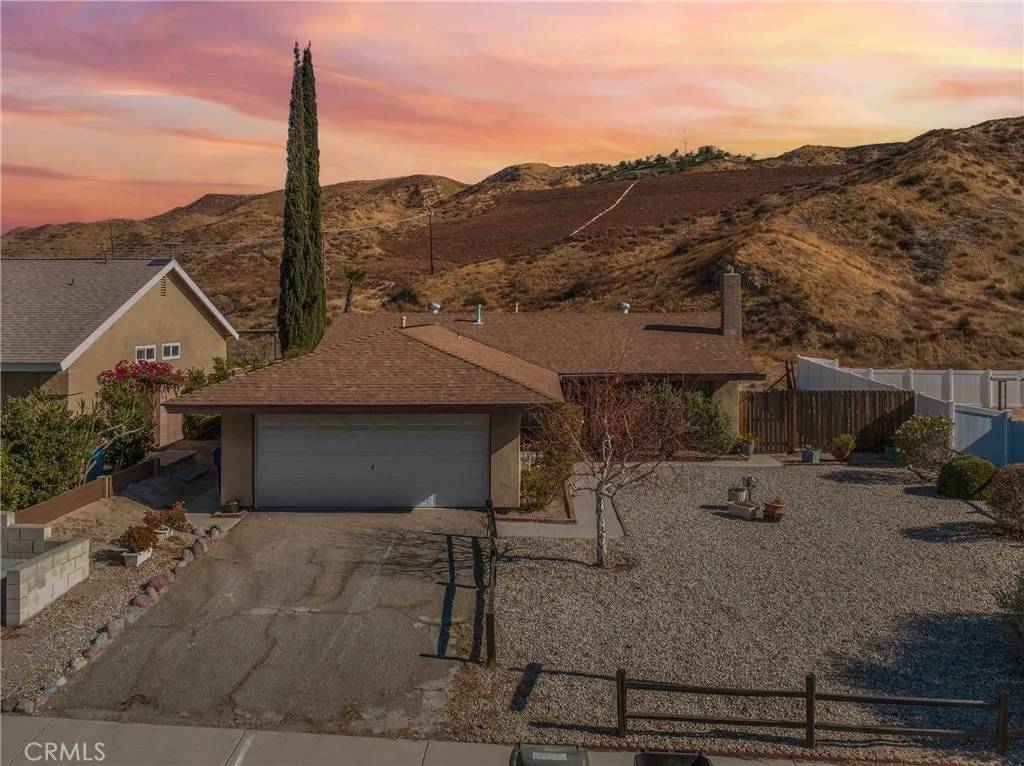 Canyon Country, CA 91387,29902 Abelia rd