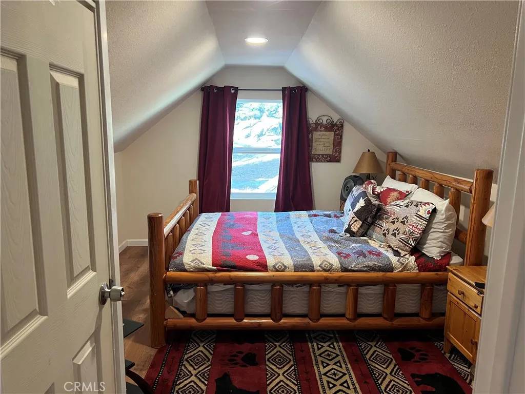 Big Bear Lake, CA 92315,39307 Lark Road