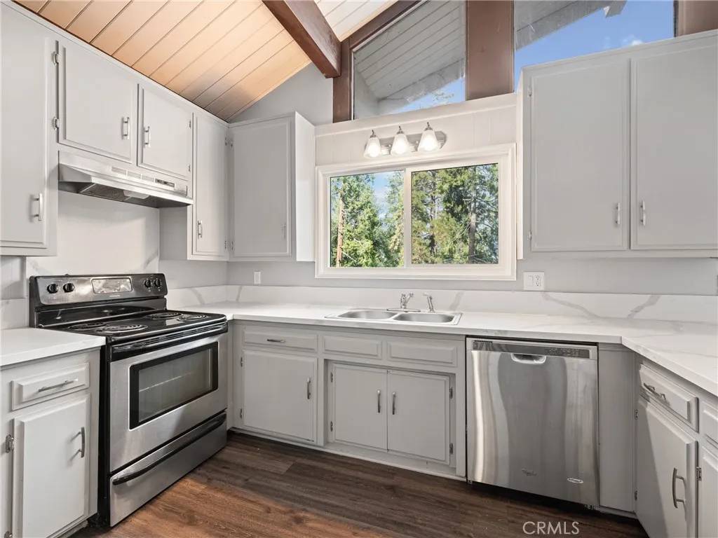 Crestline, CA 92395,128 Wylerhorn Dr
