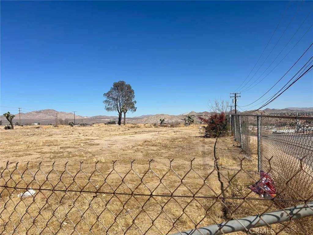 Victorville, CA 92395,15048 Loves