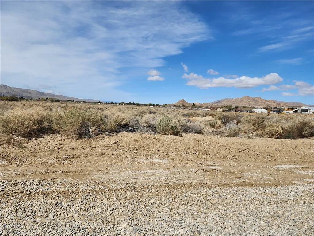 Lucerne Valley, CA 92356,507 Ox Bow