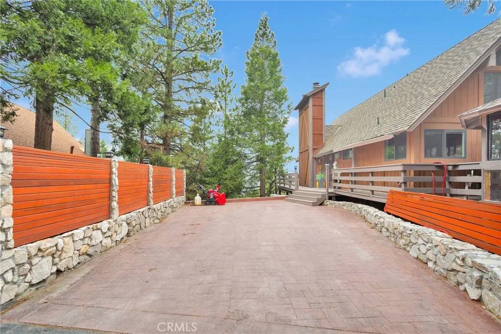 Lake Arrowhead, CA 92352,825 Grass Valley Road