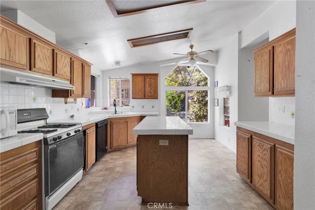 Big Bear City, CA 92314,391 Montclair Drive #95