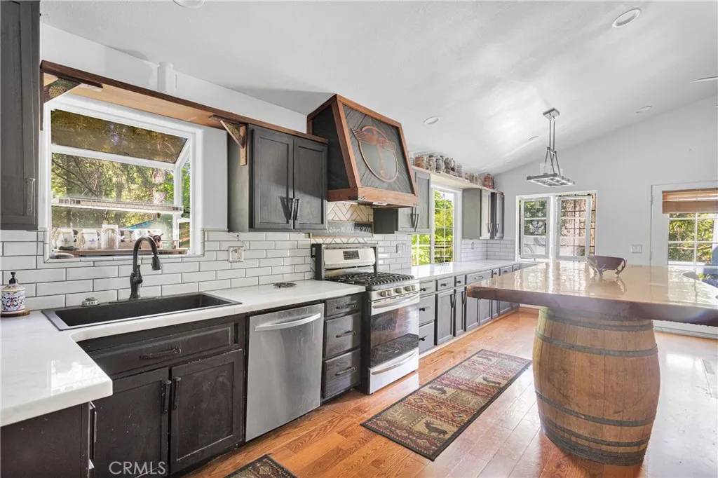 Lake Arrowhead, CA 92352,810 Oakmont Lane