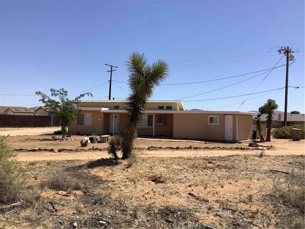 Apple Valley, CA 92307,22042 Elkalo Road