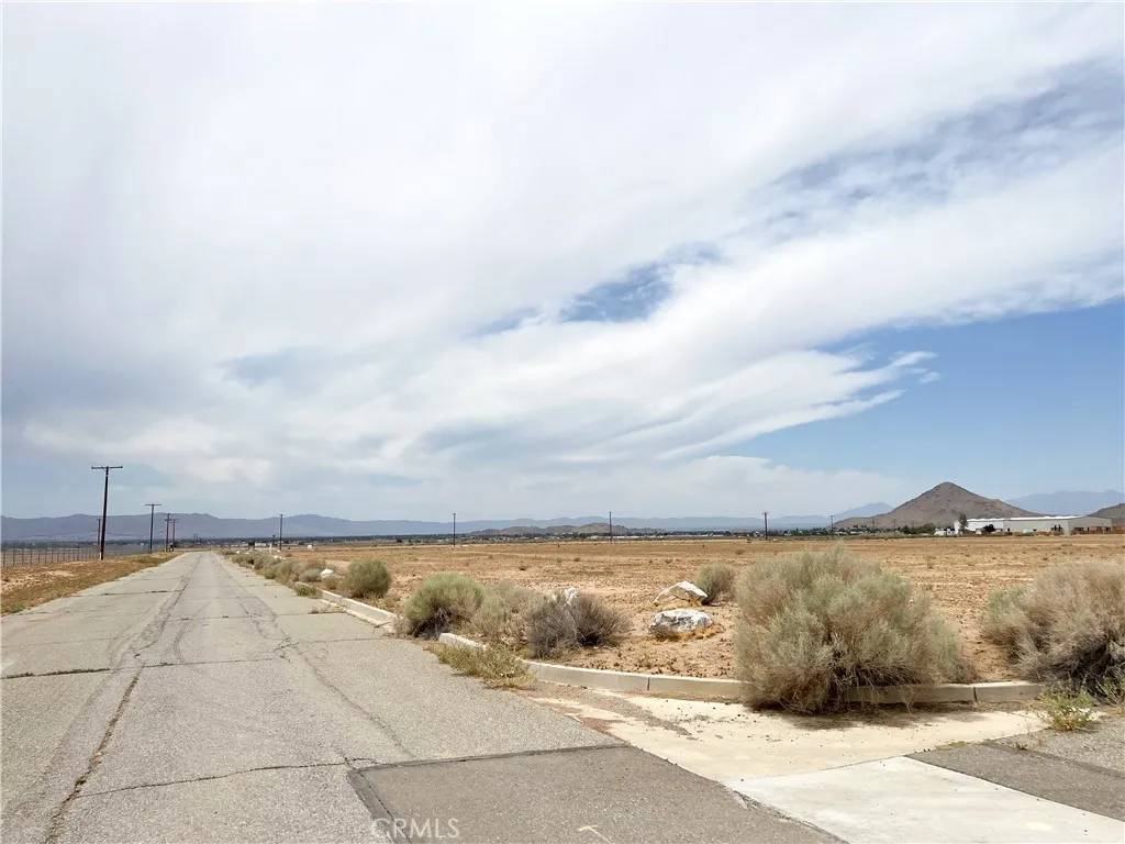 Apple Valley, CA 92307,0 Ramona