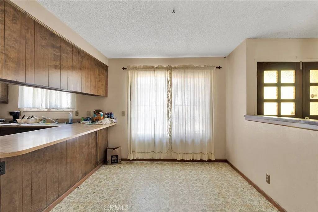 Apple Valley, CA 92307,14122 Pawnee Road