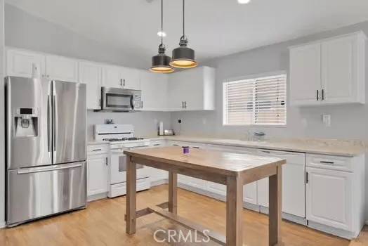 Adelanto, CA 92301,15784 Horizon Way