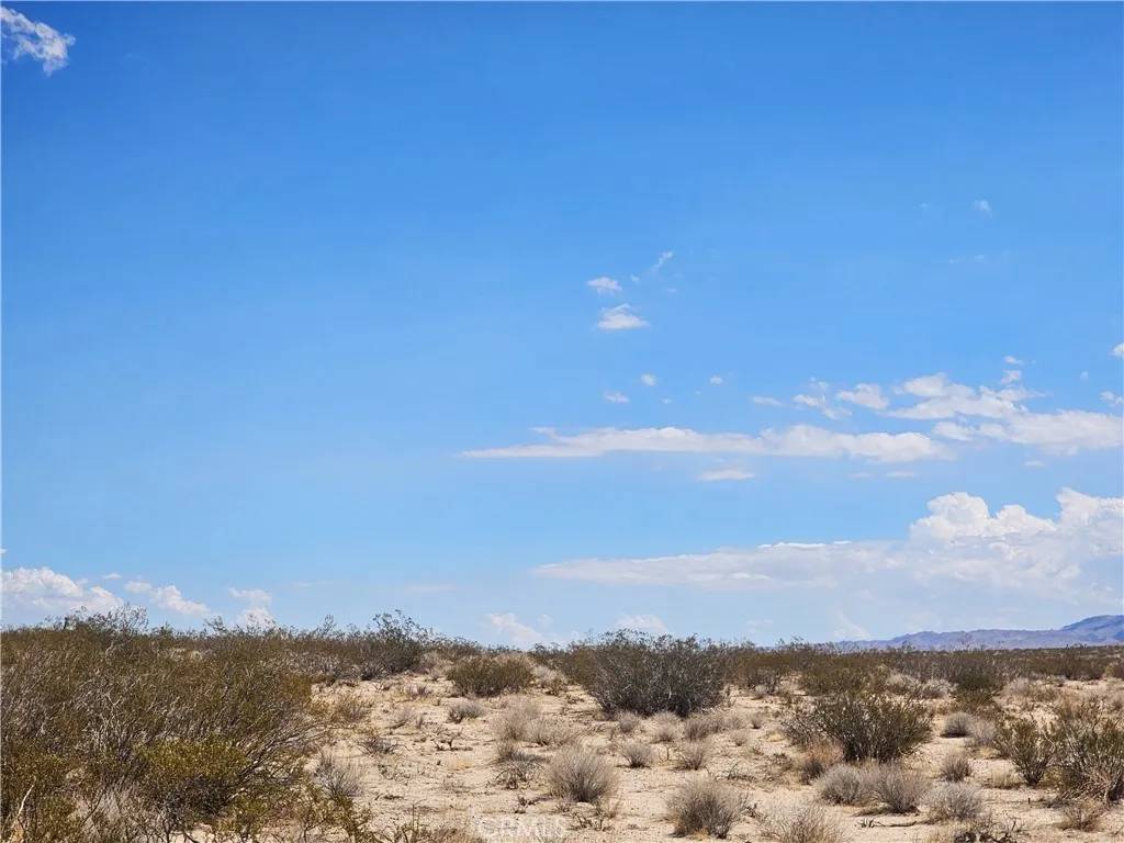 Lucerne Valley, CA 92356,405 Rd. H (Near)