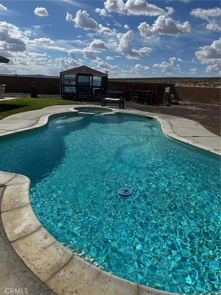 Helendale, CA 92342,13720 Windward